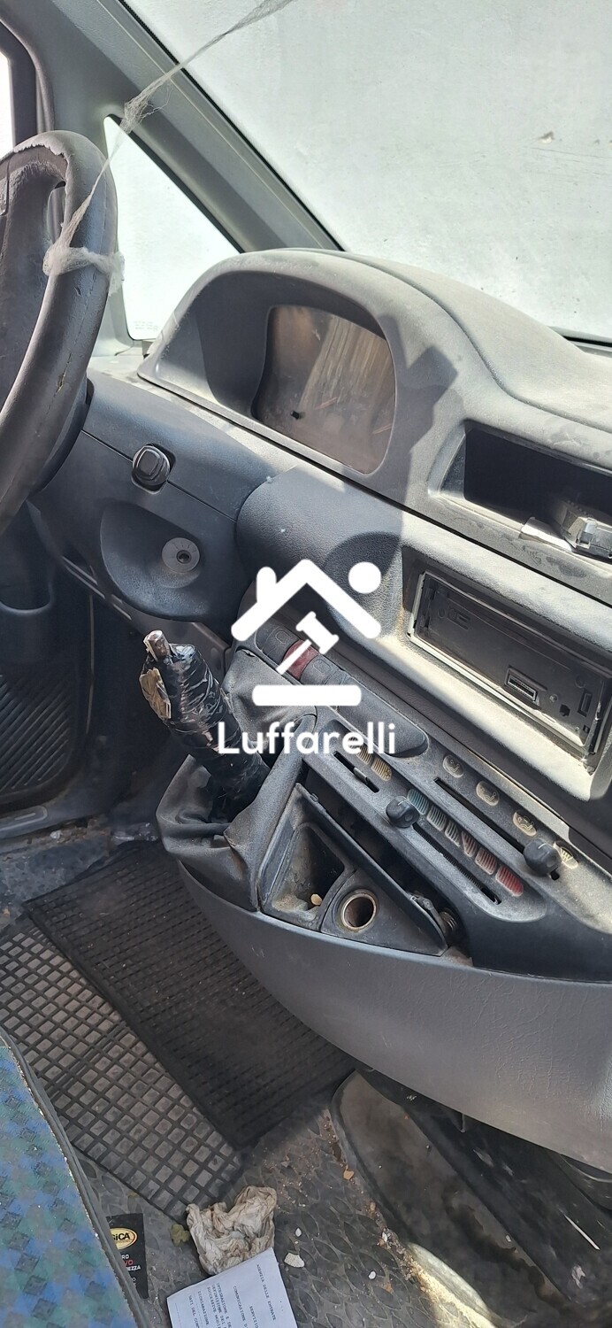 Veicoli – Autoveicolo Fiat Scudo colore bianco. in stato di abbandono… — foto 8