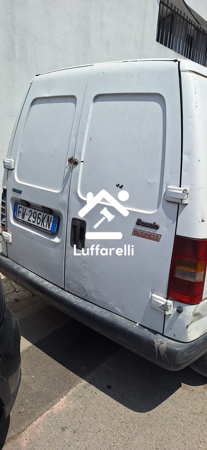 Veicoli – Autoveicolo Fiat Scudo colore bianco. in stato di abbandono… — foto 2