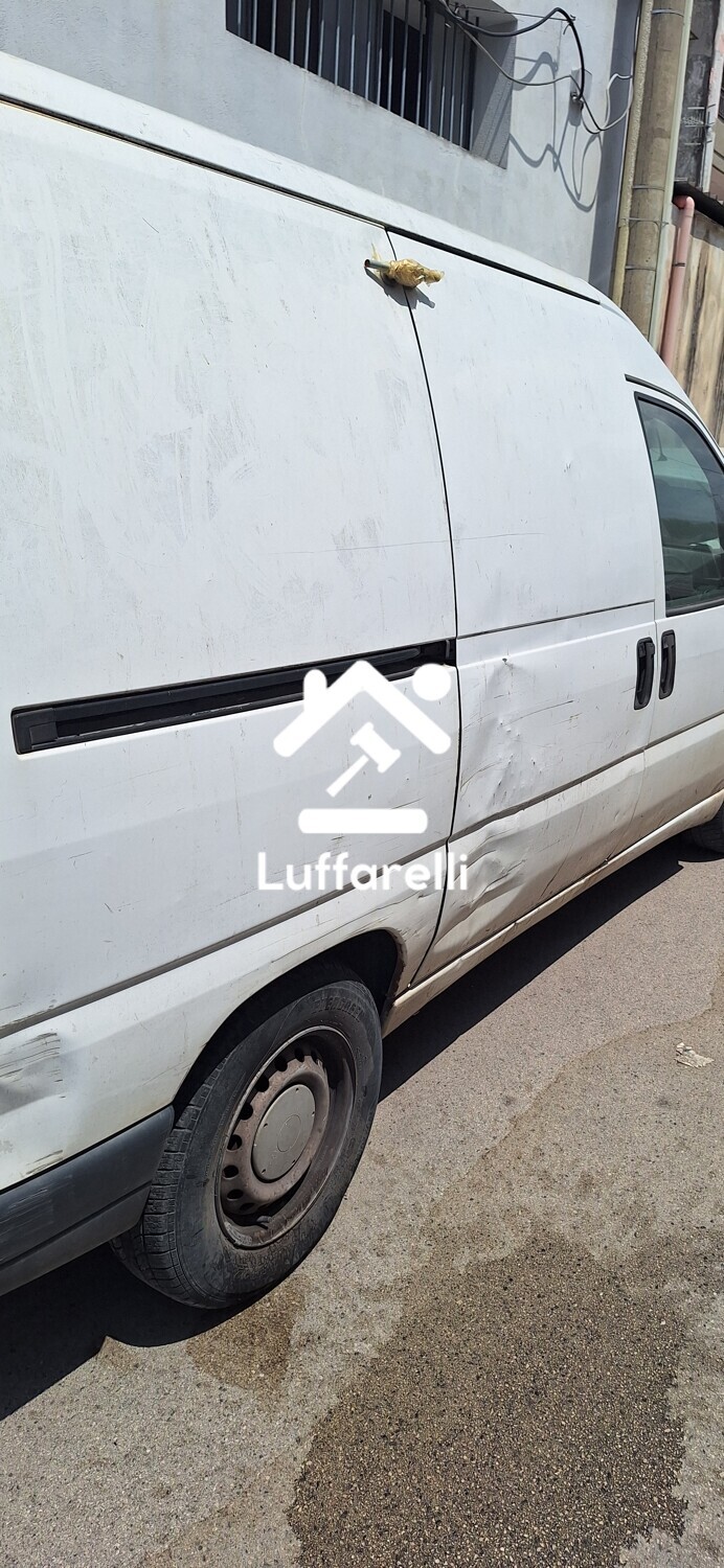 Veicoli – Autoveicolo Fiat Scudo colore bianco. in stato di abbandono… — foto 4