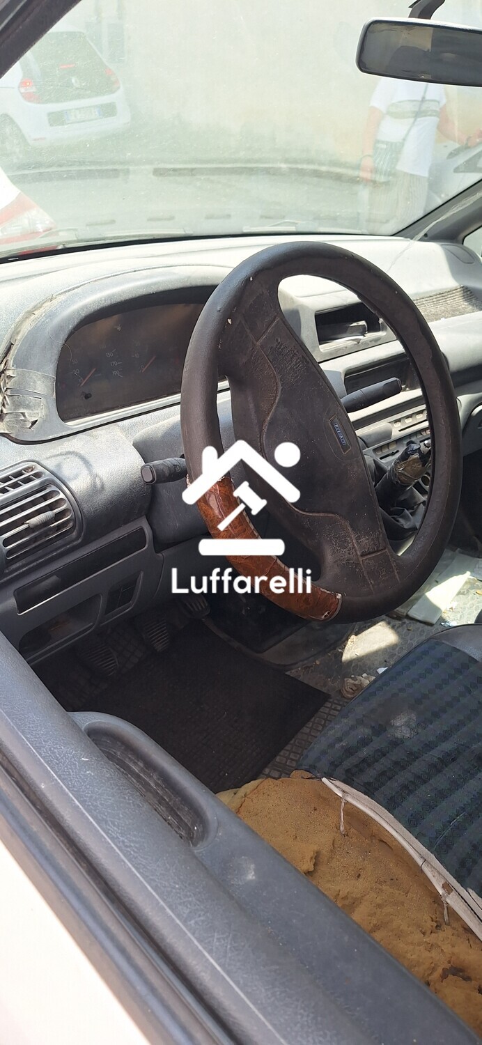 Veicoli – Autoveicolo Fiat Scudo colore bianco. in stato di abbandono… — foto 6