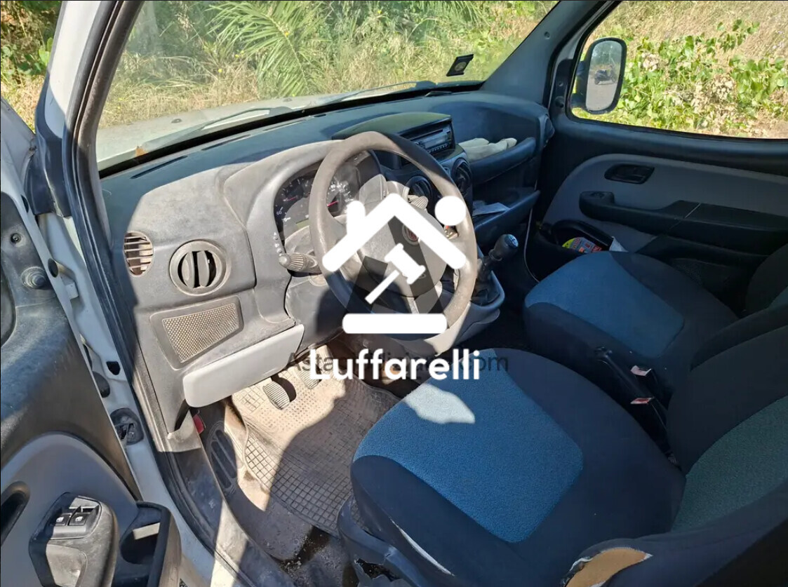Automezzi Commerciali – N. 1 FURGONE FIAT DOBLO' TARGATO DY 380 HS, KM 70.000 CIRCA DA… — foto 4