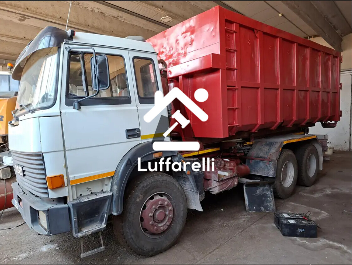Automezzi Commerciali – N. 1 IVECO 330/36 CON IMPIANTO SCARRABILE, TARGATO BN 403 GX… — foto 2