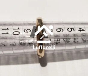 Preziosi – una fedina in oro giallo 18 kt peso gr. 3,80 — foto 2
