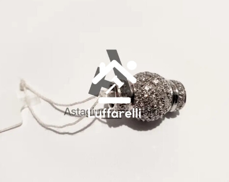 Preziosi – una chiusura per collana in oro bianco 18 kt con diamanti taglio… — foto 2