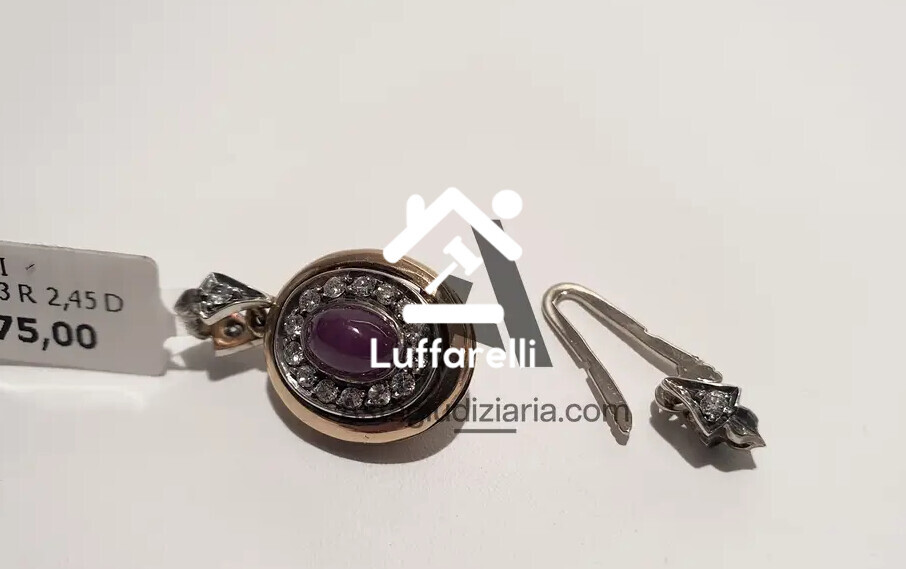 Preziosi – una chiusura per collana in oro giallo 18 kt con diamanti su… — foto 2