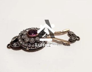 Preziosi – una chiusura per collana in oro giallo 18 kt con diamanti su… — foto 3