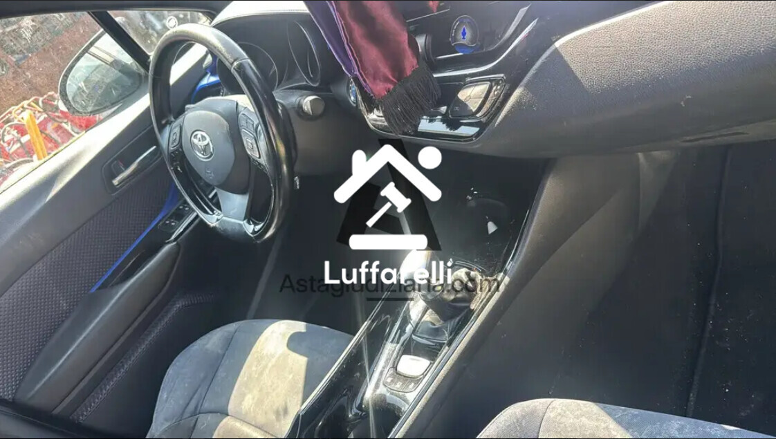 Autovetture – Autovettura Toyota C-HR targa FH572MJ, 02/2017, cc. 1.800… — foto 4