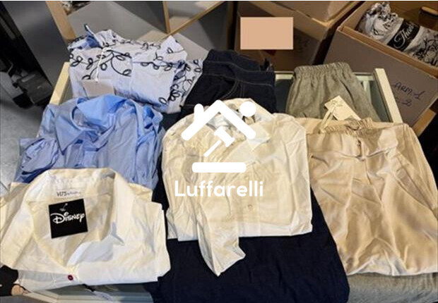 Abbigliamento E Calzature – Il lotto è composto da circa 27 pezzi di abbigliamento donna… — foto 2