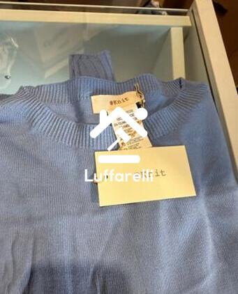 Abbigliamento E Calzature – Il lotto è composto da circa 31 pezzi di maglieria donna, in… — foto 3