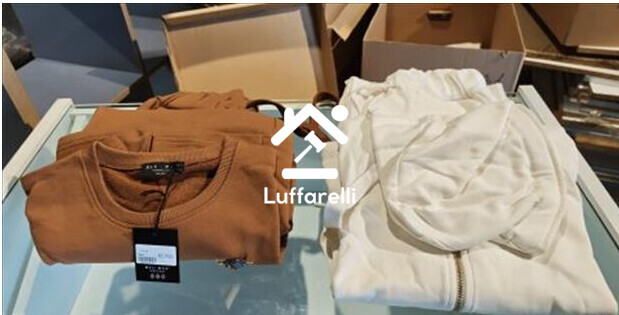 Abbigliamento E Calzature – Il lotto è composto da circa 12 pezzi di abbigliamento donna… — foto 2