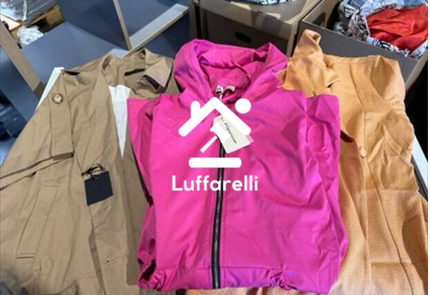 Abbigliamento E Calzature – Il lotto comprende circa 16 capi di abbigliamento donna, tra… — foto 4