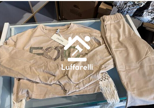 Abbigliamento E Calzature – Il lotto comprende circa 29 pezzi di abbigliamento donna, tra… — foto 3