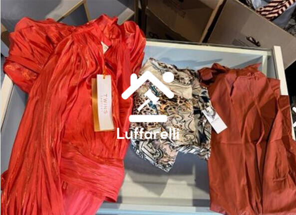 Abbigliamento E Calzature – Il lotto comprende circa 29 pezzi di abbigliamento donna, tra… — foto 5