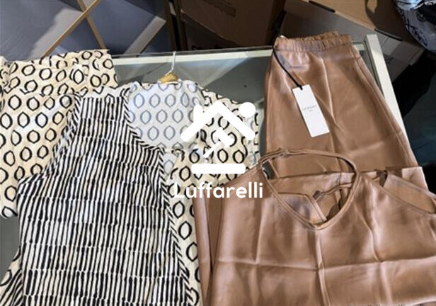 Abbigliamento E Calzature – Il lotto comprende circa 47 pezzi di abbigliamento donna, tra… — foto 5