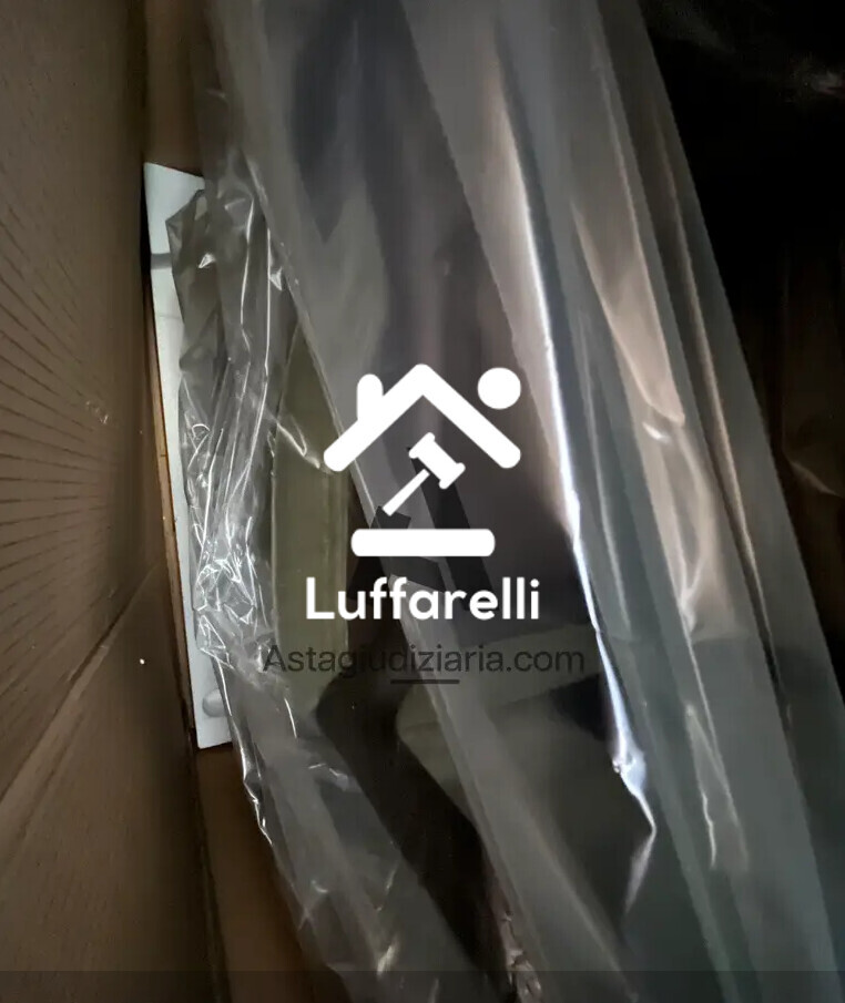 Mobili Da Casa E Varie – Il lotto comprende 4 sedie con struttura in legno e sedute in… — foto 4