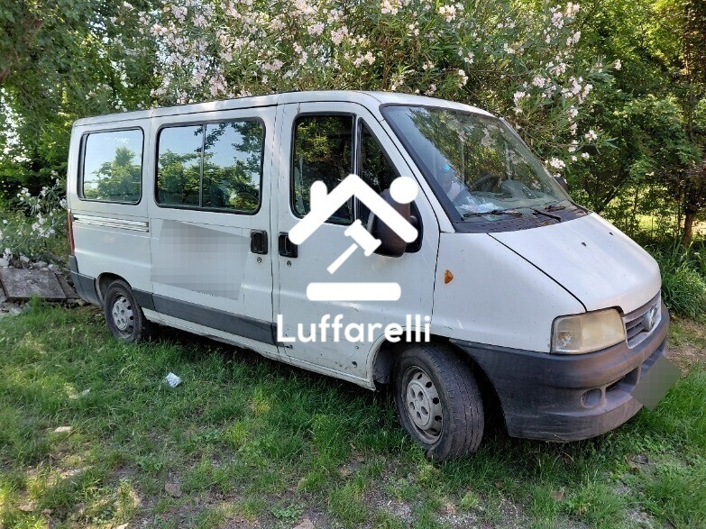 Automezzi Commerciali – Il lotto comprende due automezzi commerciali: un Fiat Ducato con… — foto 2