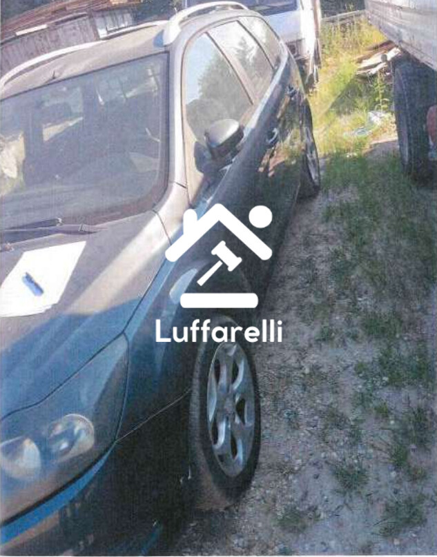 Veicoli – a) Automezzo: si tratta di un’ape quadriciclo b) Automezzo: si… — foto 7