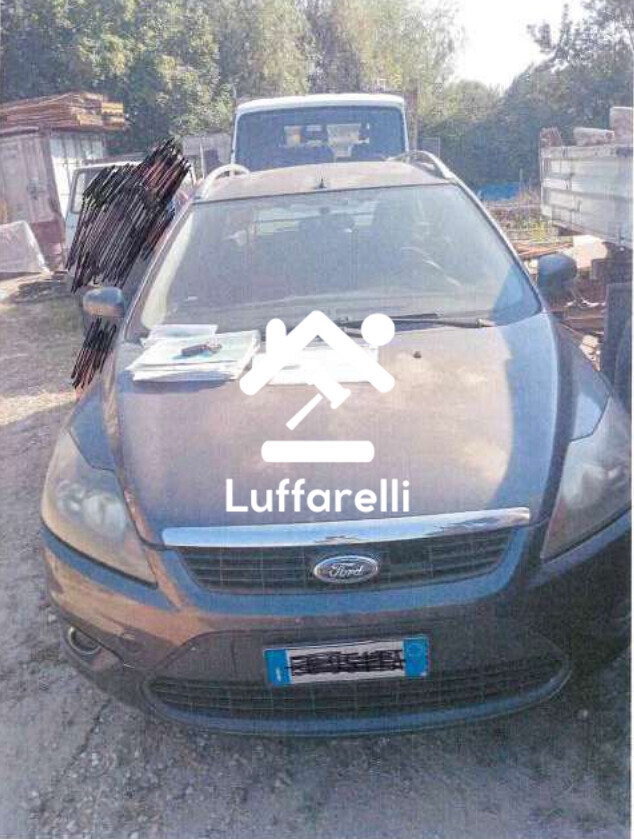 Veicoli – a) Automezzo: si tratta di un’ape quadriciclo b) Automezzo: si… — foto 4