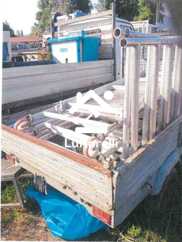Veicoli – a) Automezzo: si tratta di un’ape quadriciclo b) Automezzo: si… — foto 9