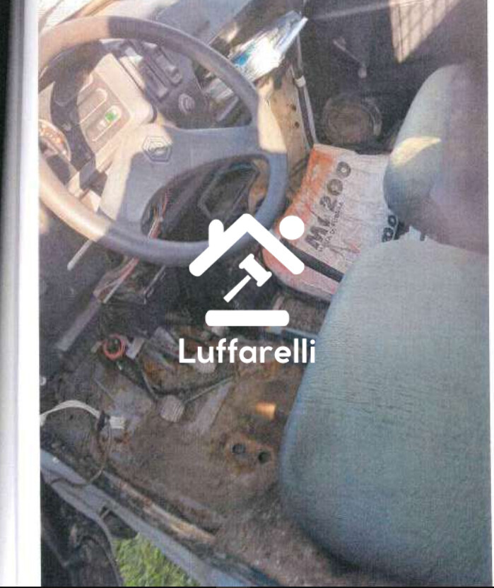 Veicoli – a) Automezzo: si tratta di un’ape quadriciclo b) Automezzo: si… — foto 8