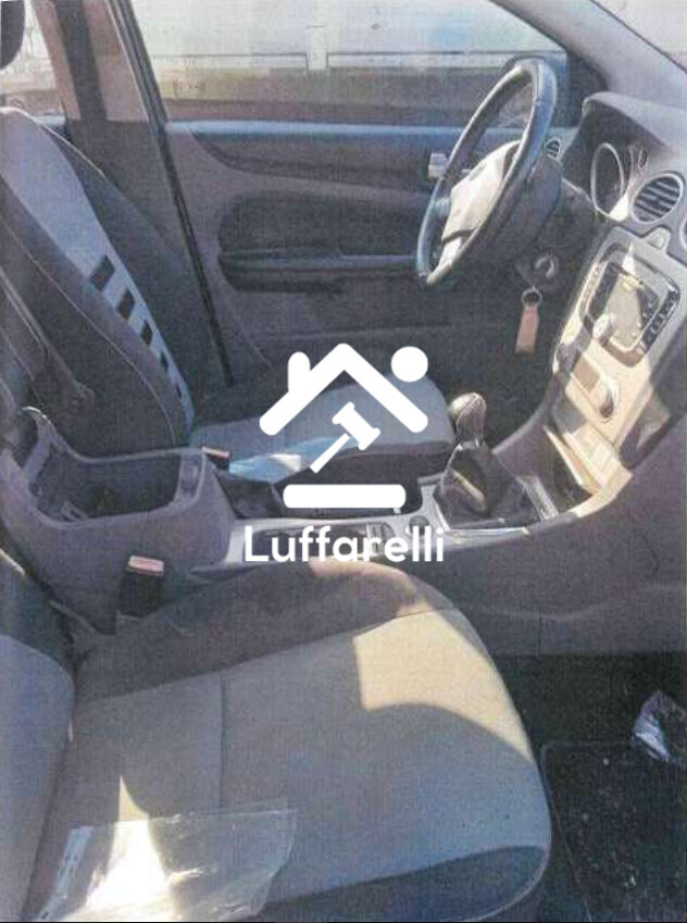 Veicoli – a) Automezzo: si tratta di un’ape quadriciclo b) Automezzo: si… — foto 5