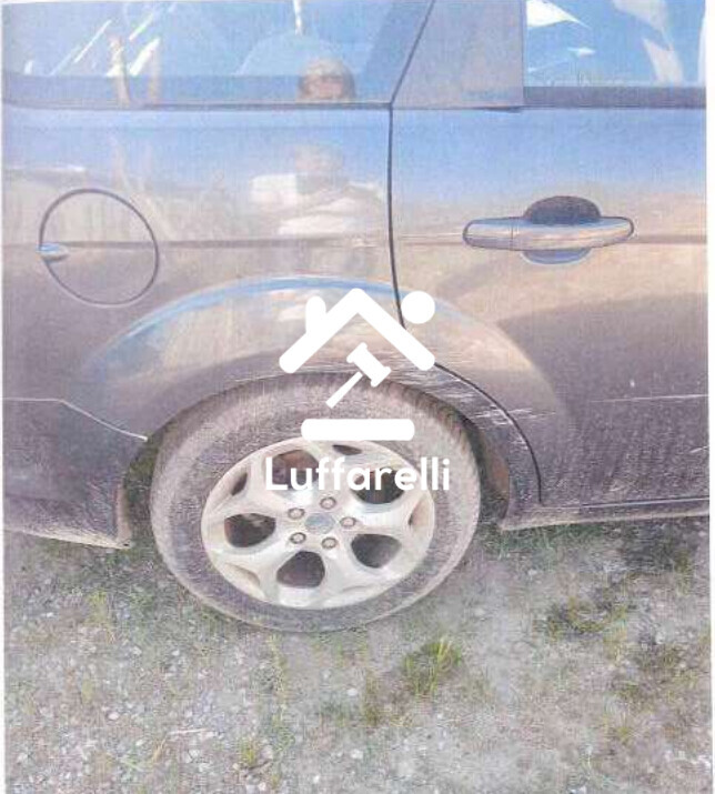 Veicoli – a) Automezzo: si tratta di un’ape quadriciclo b) Automezzo: si… — foto 6