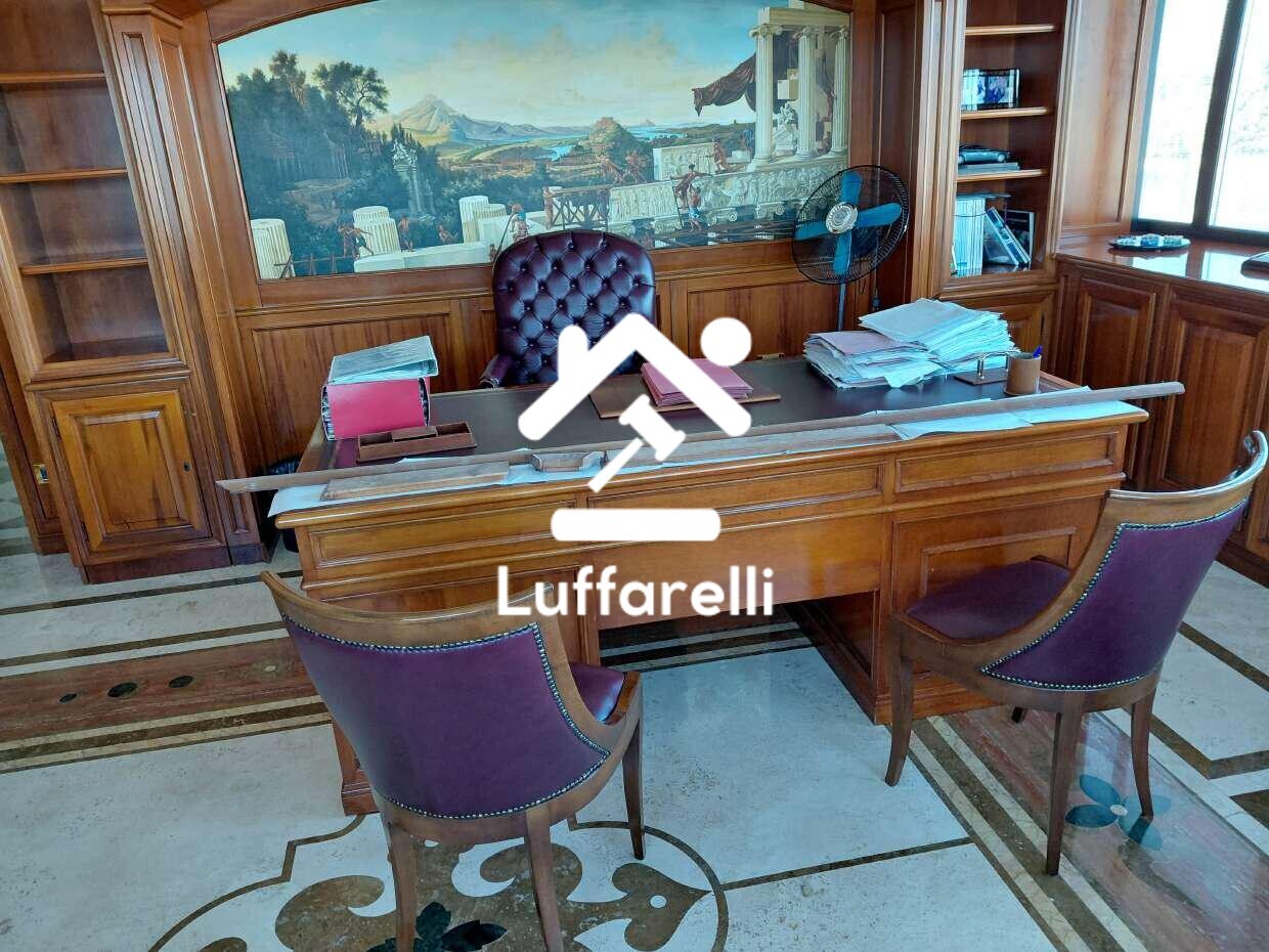Bene Generico – il lotto comprende arredi, macchine da uffici, macchinari di… — foto 4