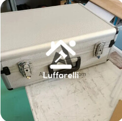 Attrezzature Varie – Lotto composto da beni mobili quali attrezzature (tavoli… — foto 2