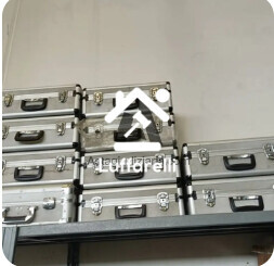 Attrezzature Varie – Lotto composto da beni mobili quali attrezzature (tavoli… — foto 3