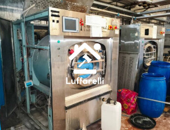 Bene Generico – Il lotto comprende macchinari e attrezzature per lavanderia… — foto 2