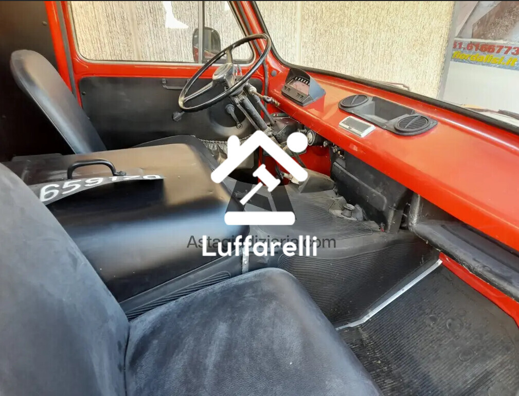 Veicoli – Il lotto comprende un furgone Fiat 241 con cassone… — foto 5