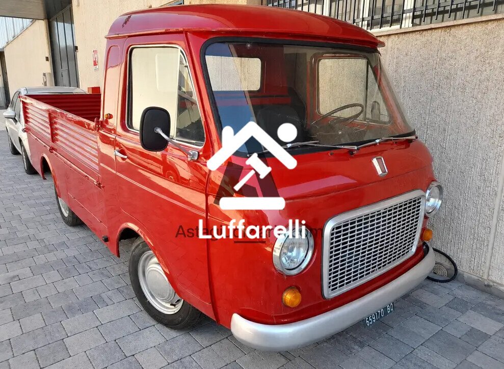 Veicoli – Il lotto comprende un furgone Fiat 241 con cassone… — foto 2
