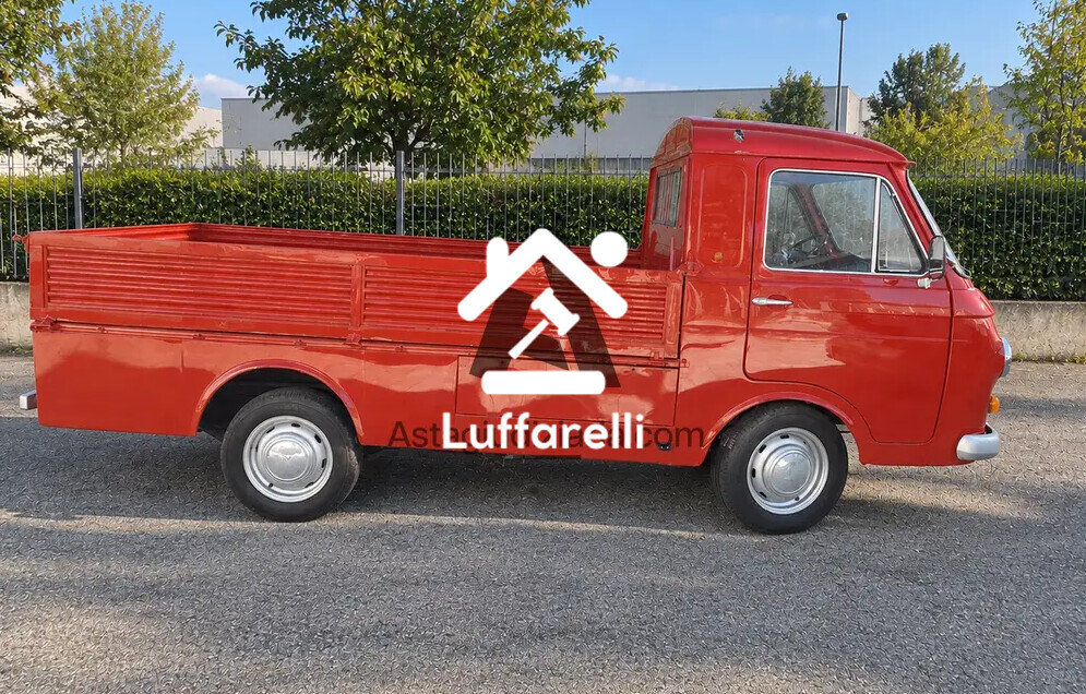 Veicoli – Il lotto comprende un furgone Fiat 241 con cassone… — foto 3