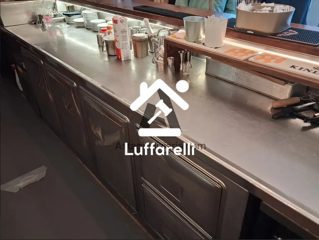 Commercio Al Dettaglio, Ristorazione E Industria Alberghiera – BANCONE IN LEGNO COLOR MARRONE CON RETROBANCO, COMPRENSIVO DI… — foto 2
