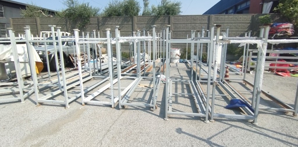 Attrezzature Ed Utensili – ATTREZZATURE E MACCHINARI PER L'ASSEMBLAMENTO DI LETTINI DA… — foto 2