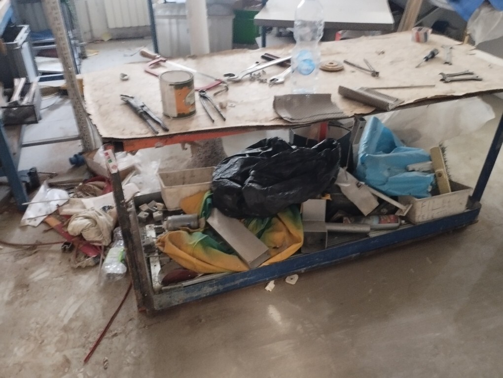 Attrezzature Ed Utensili – ATTREZZATURE E MACCHINARI PER L'ASSEMBLAMENTO DI LETTINI DA… — foto 8