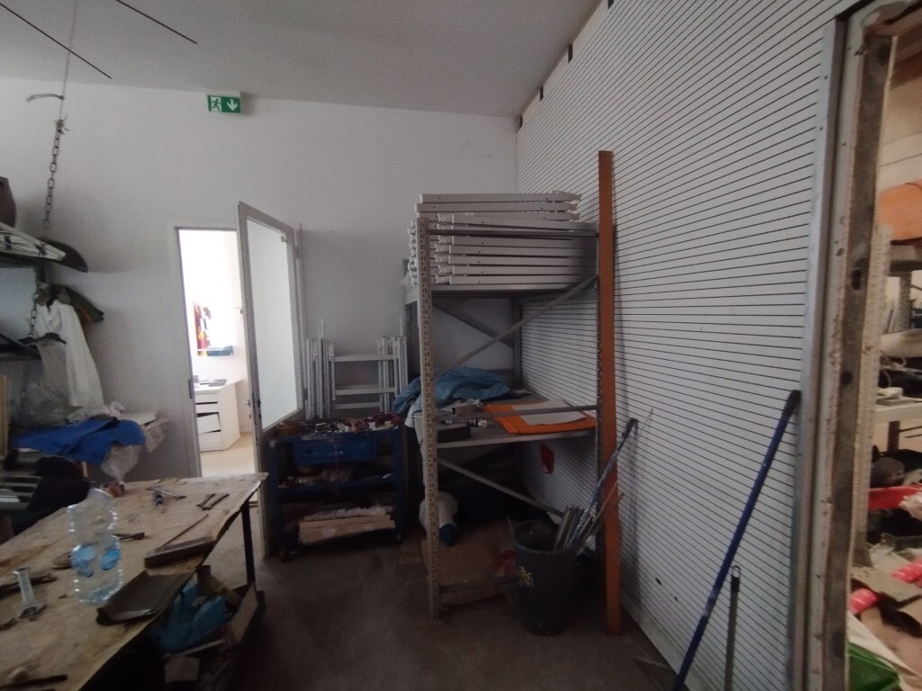 Attrezzature Ed Utensili – ATTREZZATURE E MACCHINARI PER L'ASSEMBLAMENTO DI LETTINI DA… — foto 9