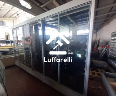 Attrezzature Varie – Il lotto comprende un espositore frigorifero murale verticale… — foto 2