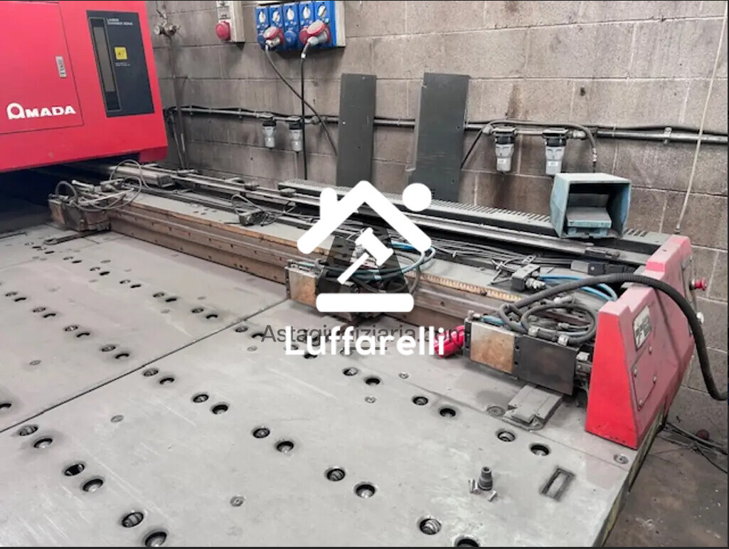 Attrezzature Industriali – Il lotto comprende una macchina per taglio laser di marca Amada… — foto 3