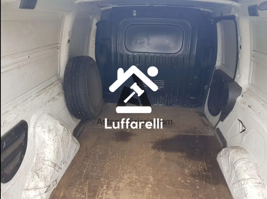 Veicoli – Il lotto comprende un autocarro Fiat Doblò, anno di… — foto 8