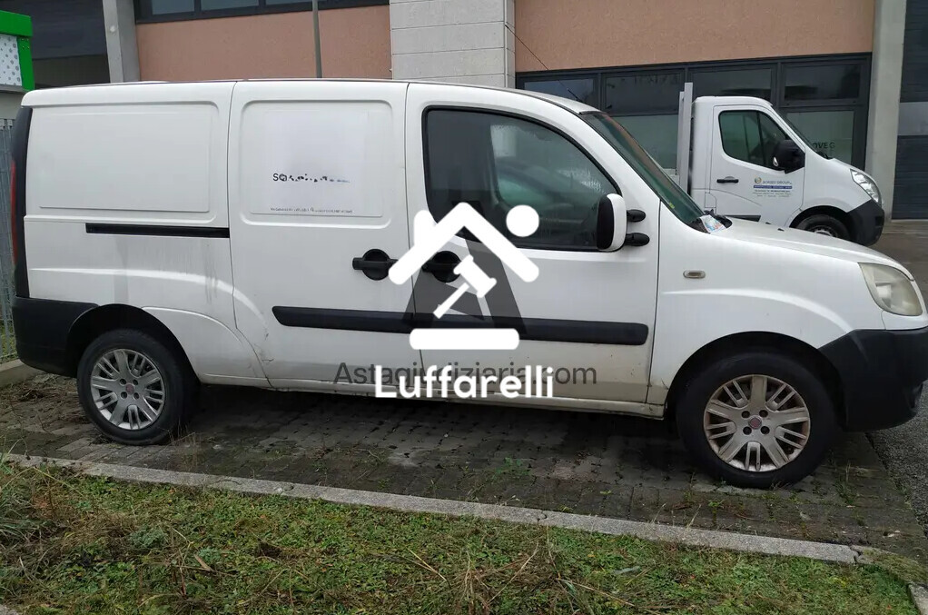 Veicoli – Il lotto comprende un autocarro Fiat Doblò, anno di… — foto 3
