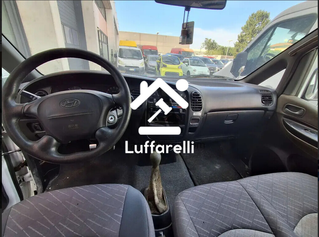 Veicoli – Il lotto comprende un autocarro Hyundai H1, anno di… — foto 6