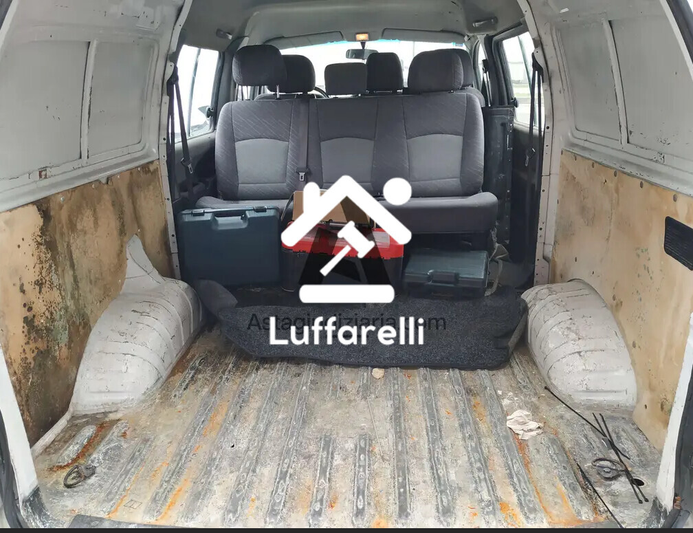 Veicoli – Il lotto comprende un autocarro Hyundai H1, anno di… — foto 7