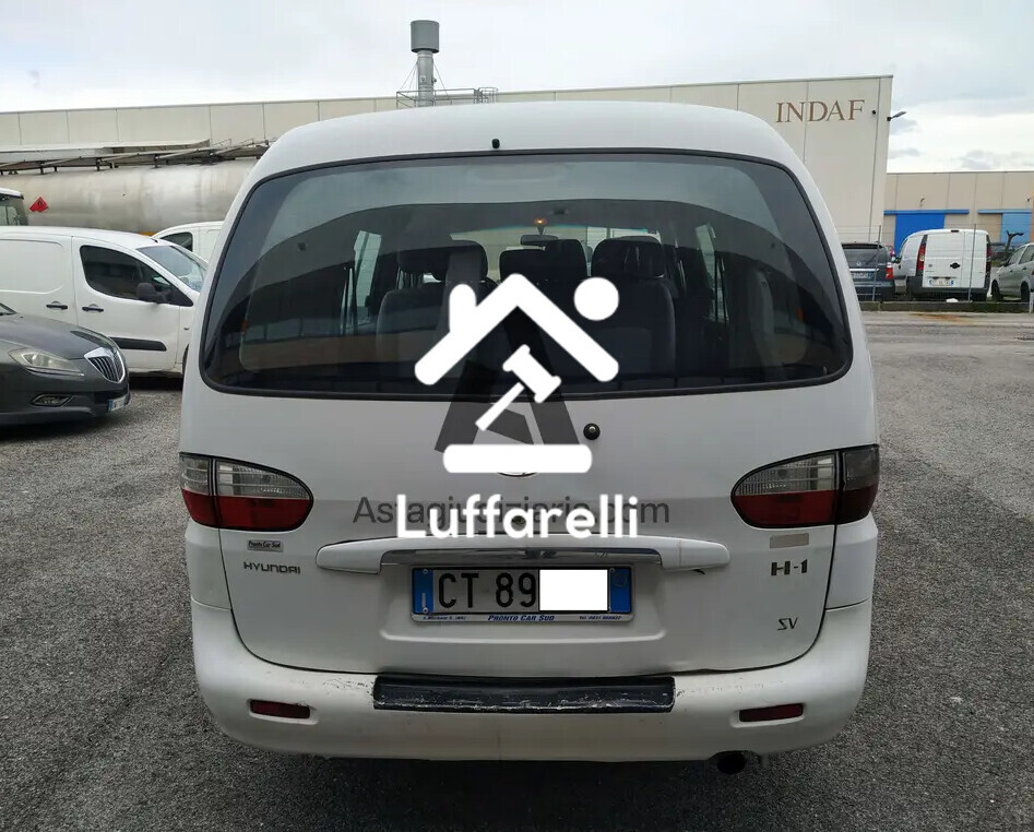Veicoli – Il lotto comprende un autocarro Hyundai H1, anno di… — foto 5