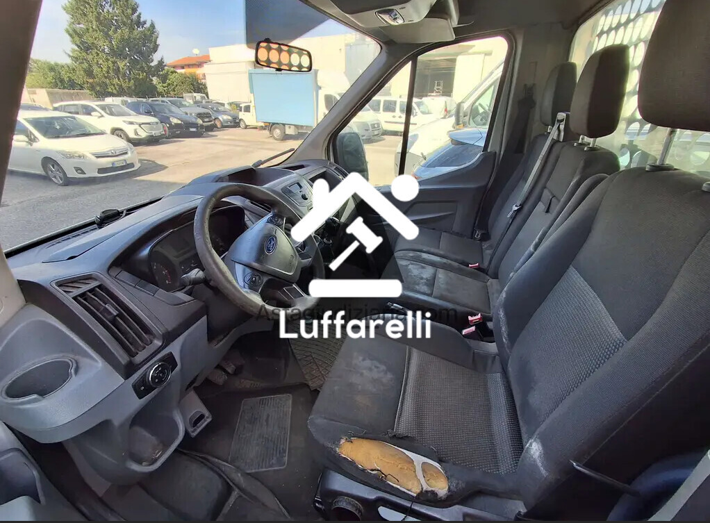 Veicoli – Il lotto comprende un autocarro Ford Transit, anno di… — foto 5