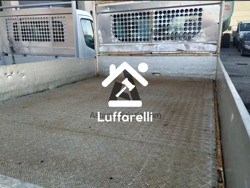 Veicoli – Il lotto comprende un autocarro Ford Transit, anno di… — foto 4
