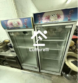 Mobili Da Casa E Varie – Il lotto comprende attrezzatura da bar professionale: macchina… — foto 2