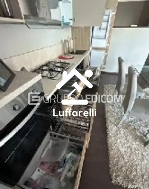 Mobili Da Casa E Varie – Il lotto comprende una cucina lineare con tavolo allungabile in… — foto 3