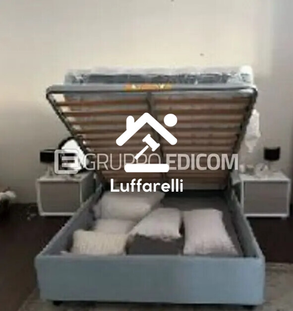 Mobili Da Casa E Varie – Il lotto comprende una camera matrimoniale composta da letto… — foto 2