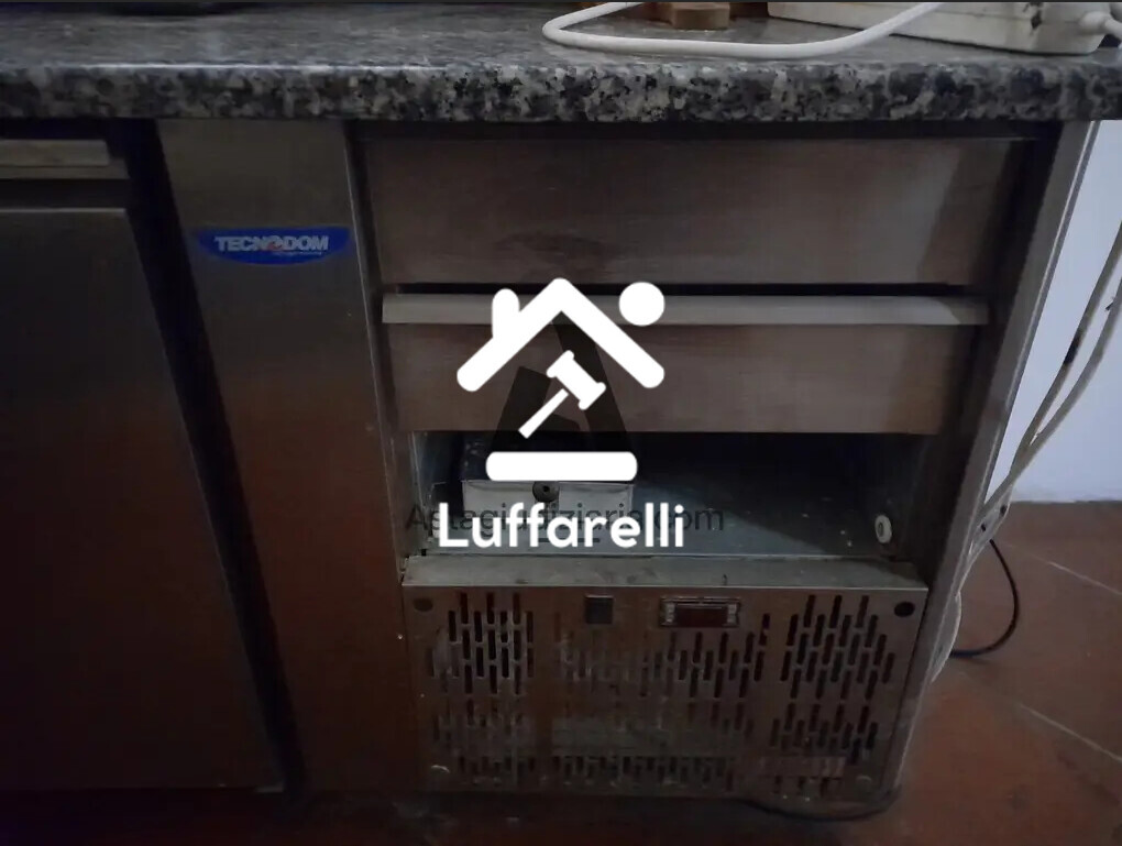 Attrezzature Varie – Il lotto unico comprende attrezzature e arredi per attività di… — foto 3